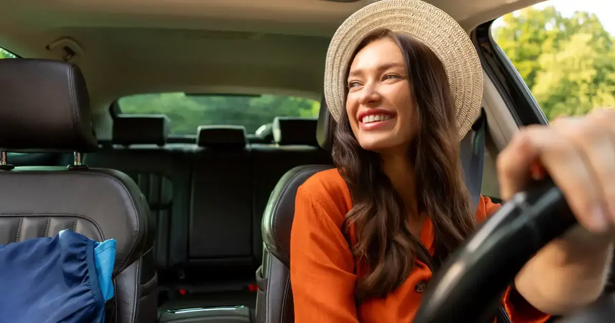 Naine linnamaasturis