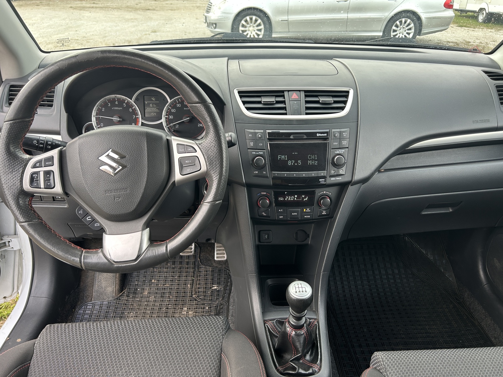 Suzuki Swift 2012, photo 7/12