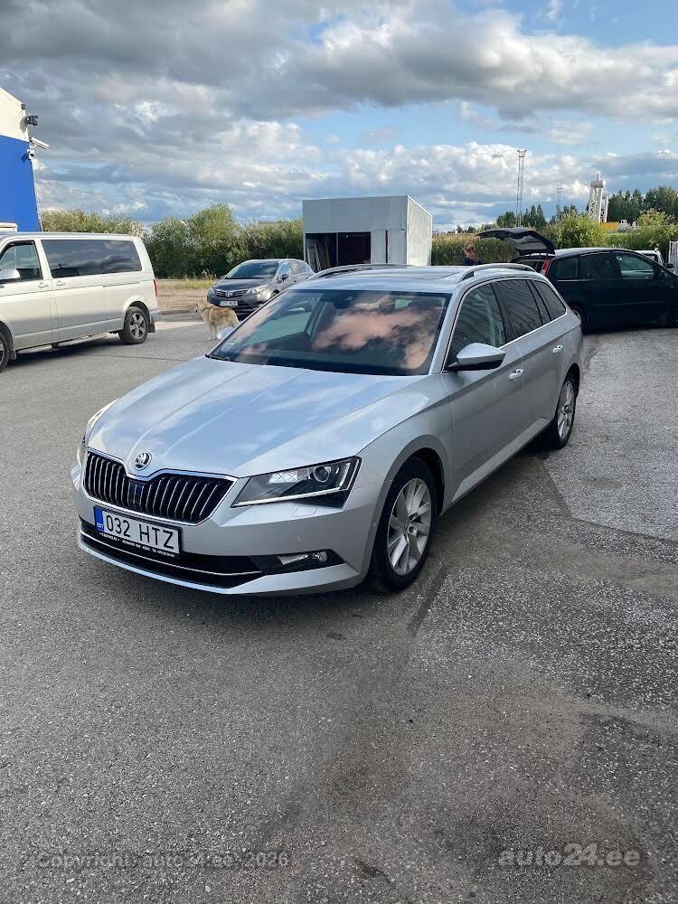 Škoda Superb 2017, photo 5/7