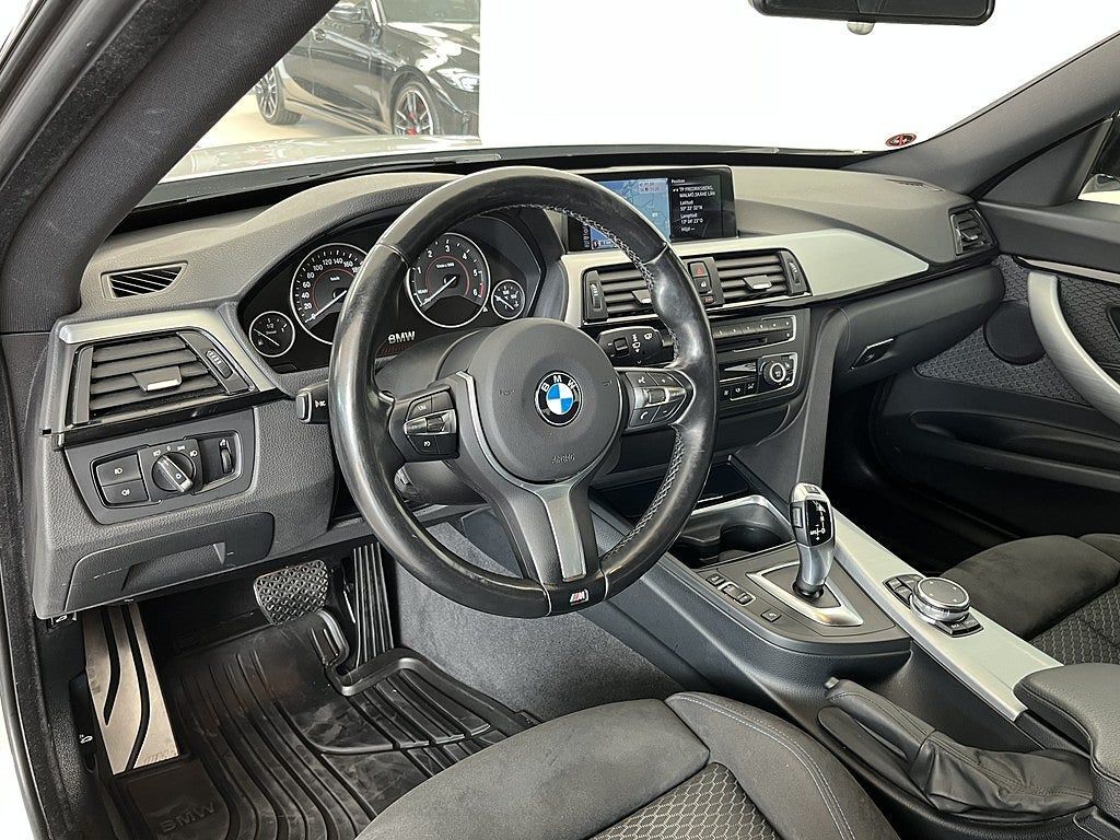 BMW 320 2015, photo 7/29