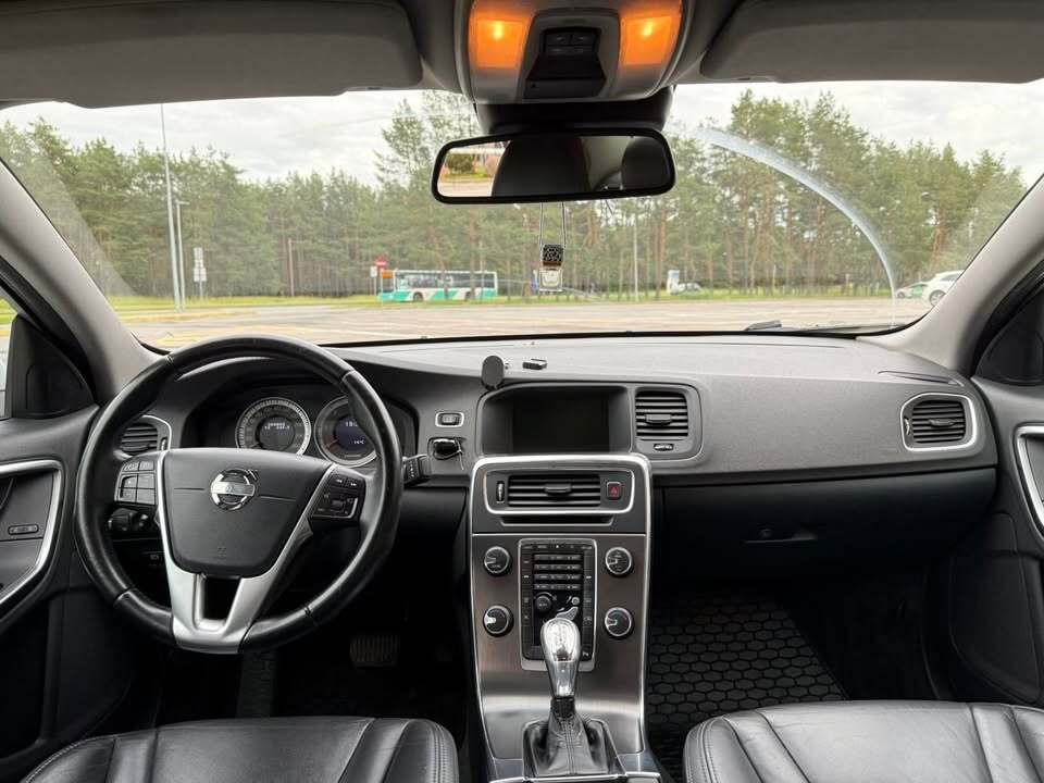 Volvo S60 2012, photo 7/10