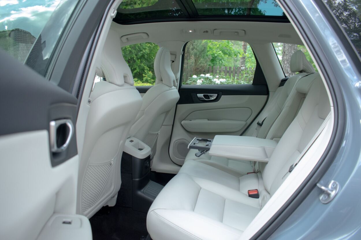 Volvo XC60 2023, photo 4/10