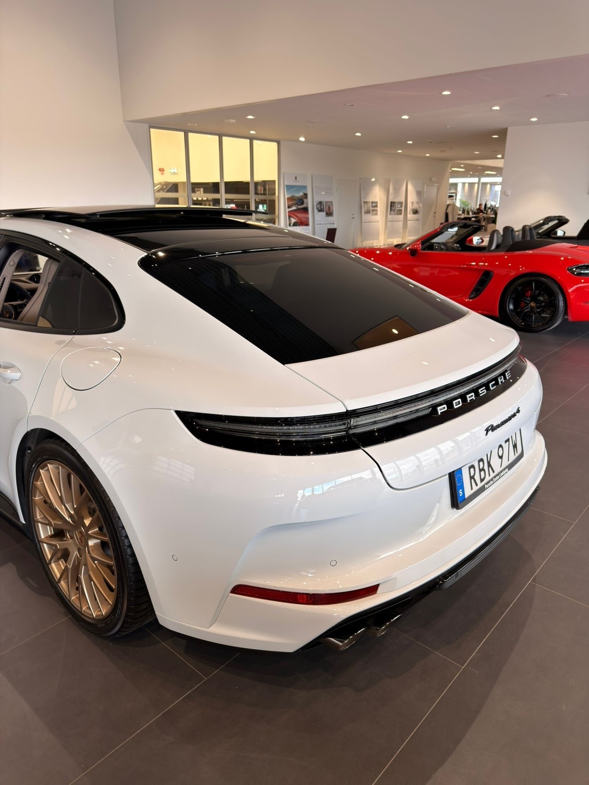 Porsche Panamera 2024, photo 2/25