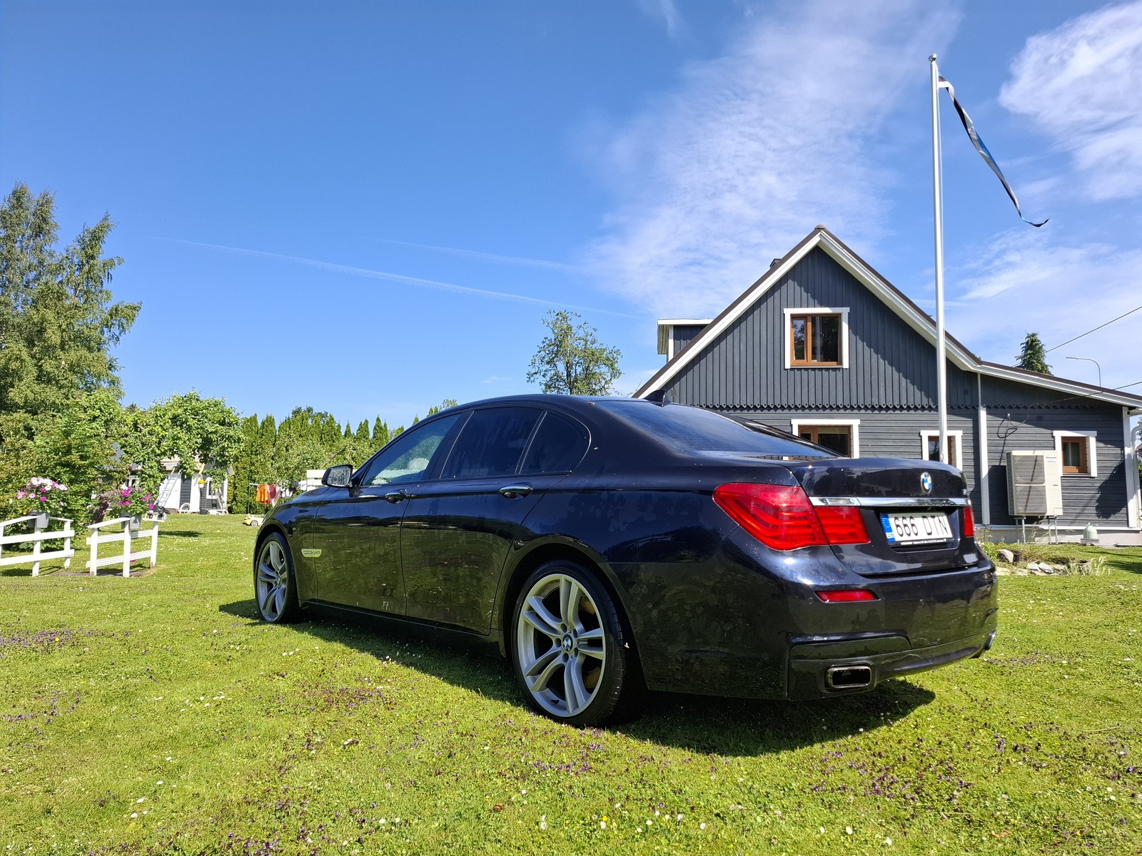 BMW 750 2010, photo 4/10