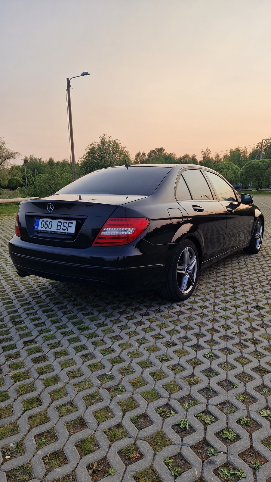 Mercedes-Benz C 180 2011, kuva 4/10