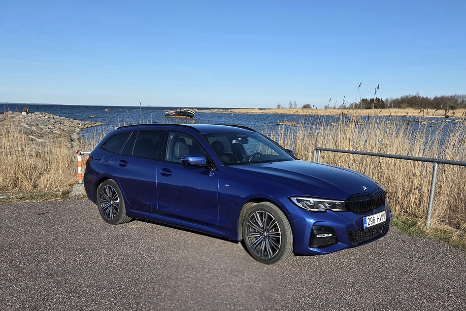 BMW 330, 2020, 2.0, 135 kW, plug-in hybrid (petrol/electric), automatic, rear-wheel drive