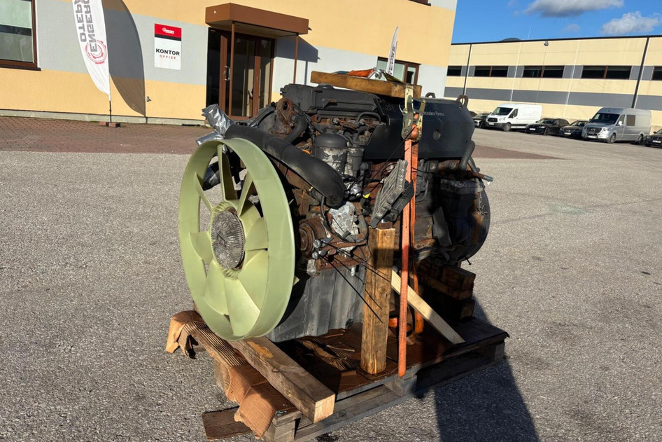 Mercedes-Benz Engine - 906915