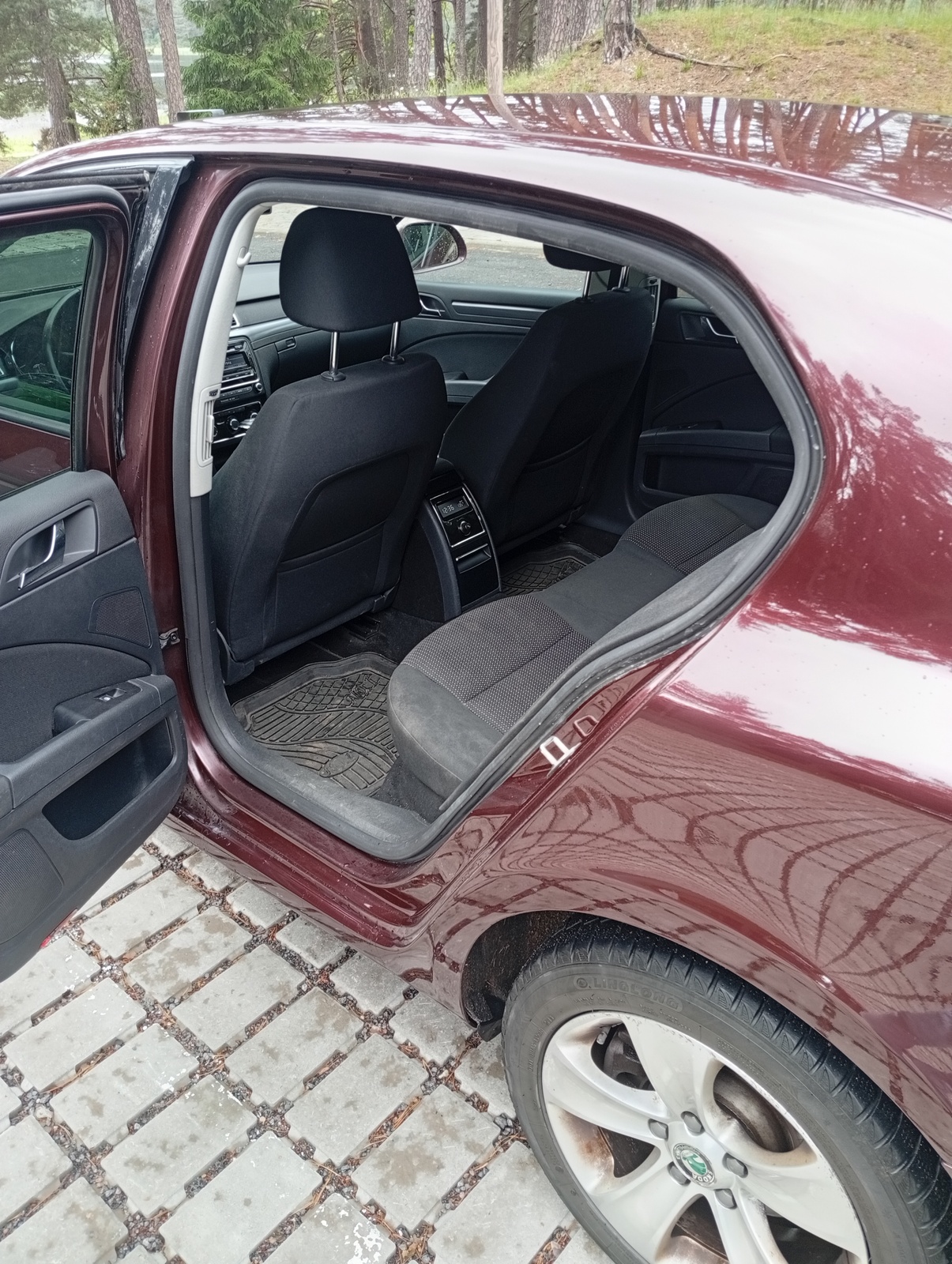 Škoda Superb 2011, photo 6/11