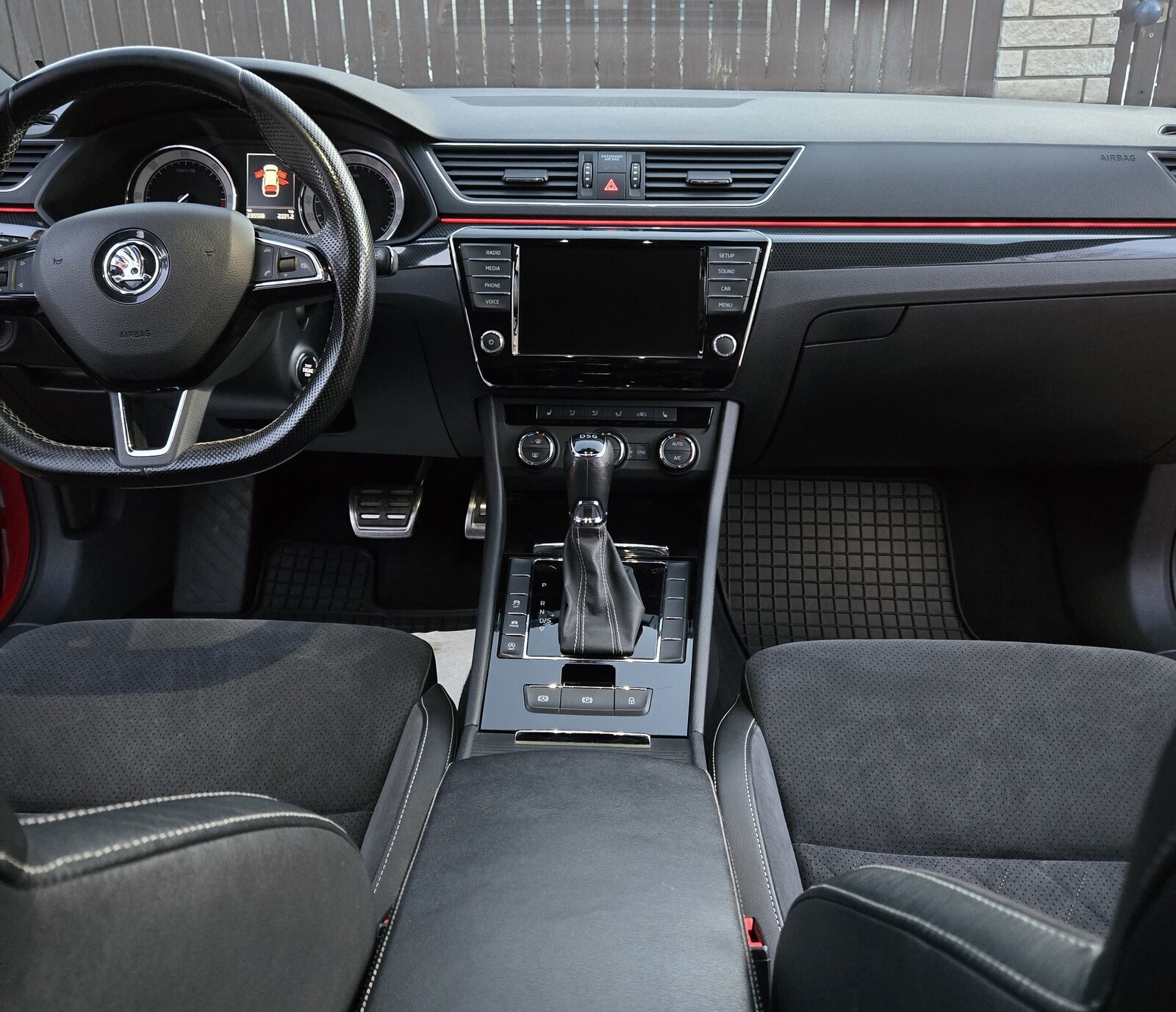 Škoda Superb 2017, photo 3/5