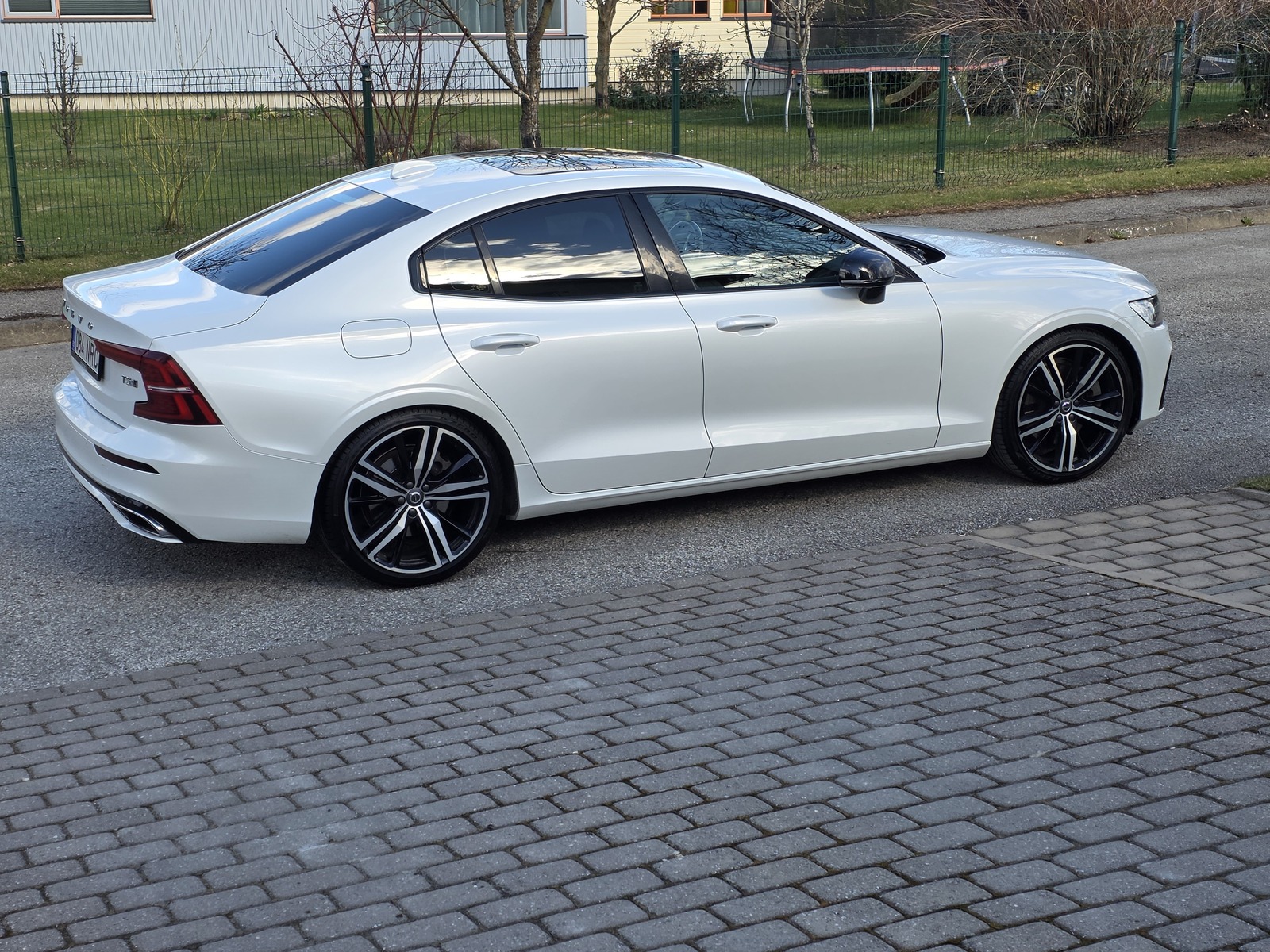 Volvo S60 T5 AWD R-Design 2.0 184kW 2019, photo 4/10