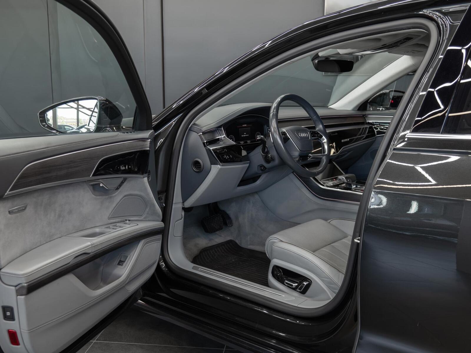 Audi A8 2018, photo 5/15