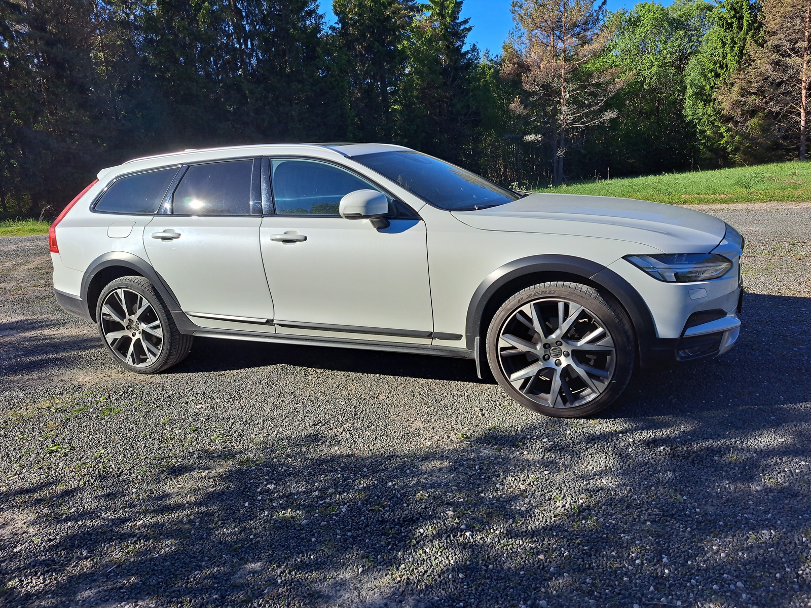 Volvo V90 Cross Country 2019, kuva 2/10