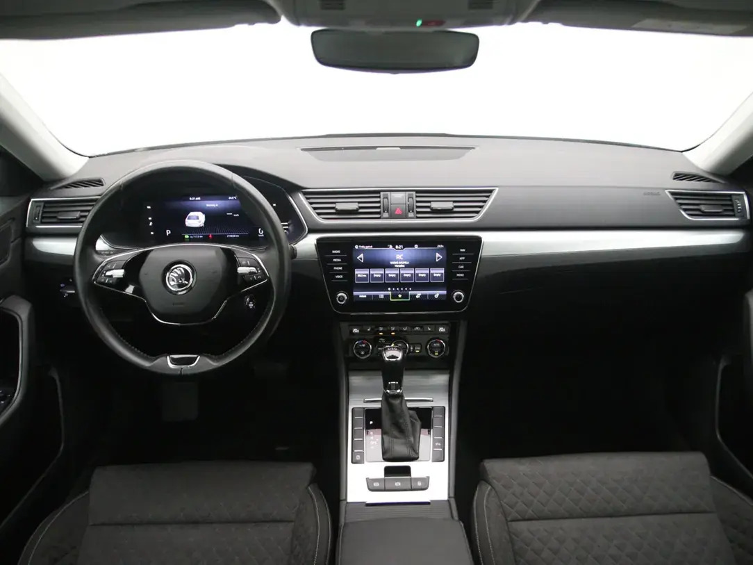 Škoda Superb 2022, photo 2/10