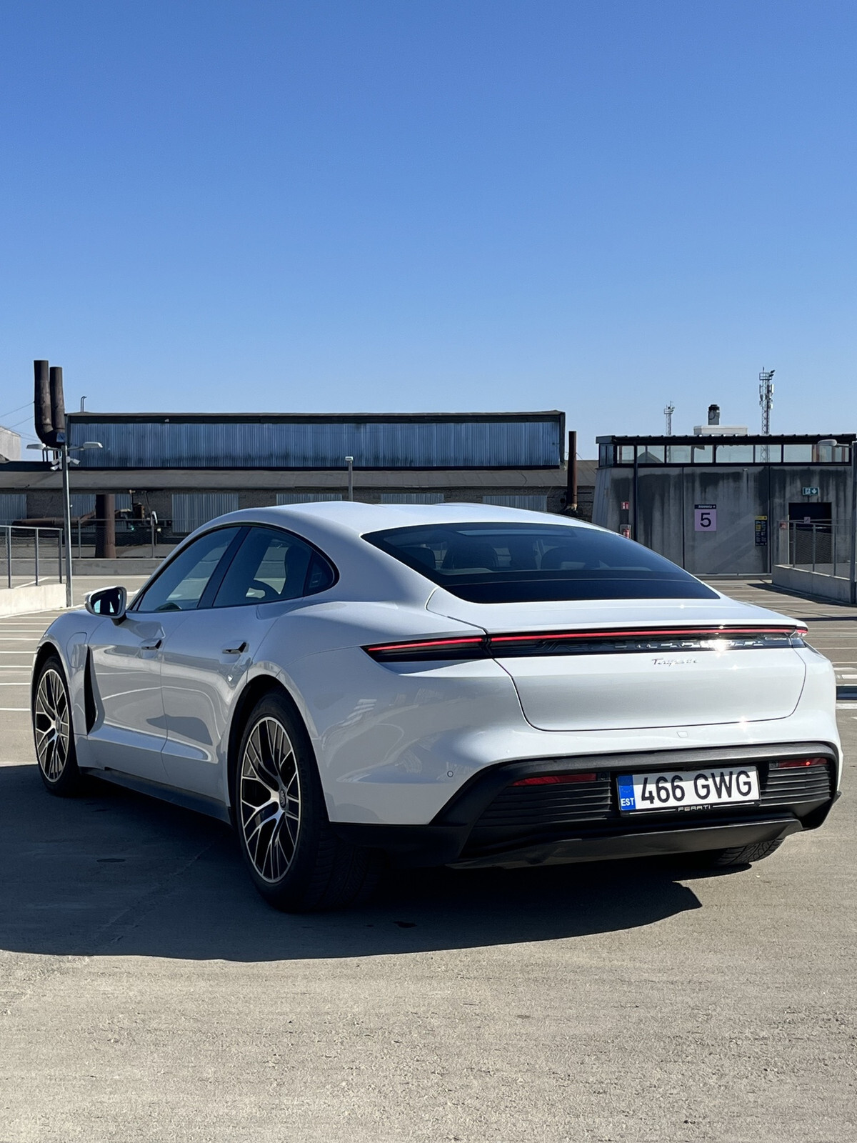 Porsche Taycan 2021, photo 5/9