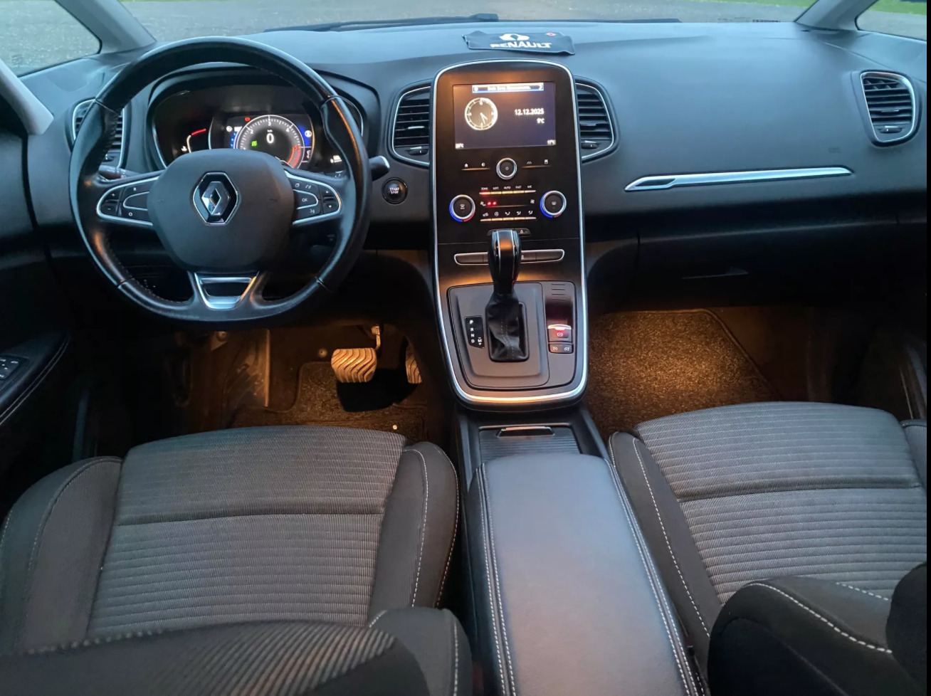 Renault Grand Scenic 2018, photo 5/8