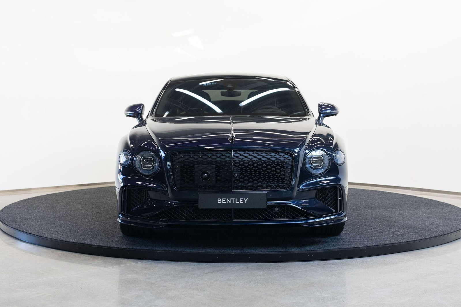 Bentley Flying Spur 2026, photo 3/10