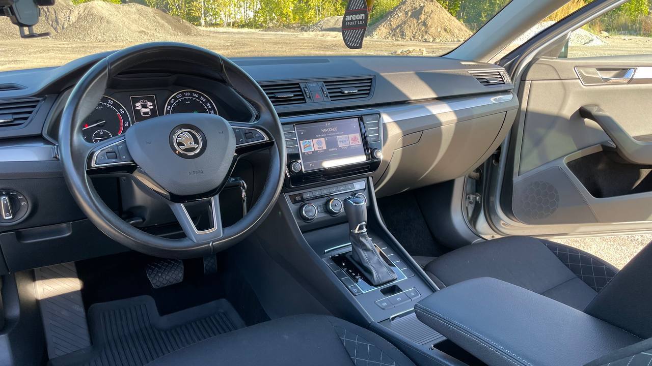 Škoda Superb MK3 2017, photo 5/9