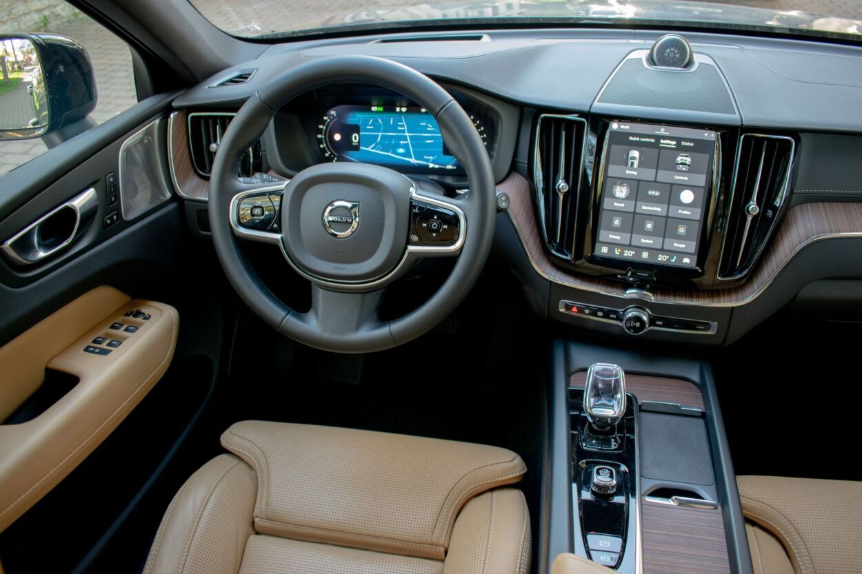 Volvo XC60 2024, photo 3/18