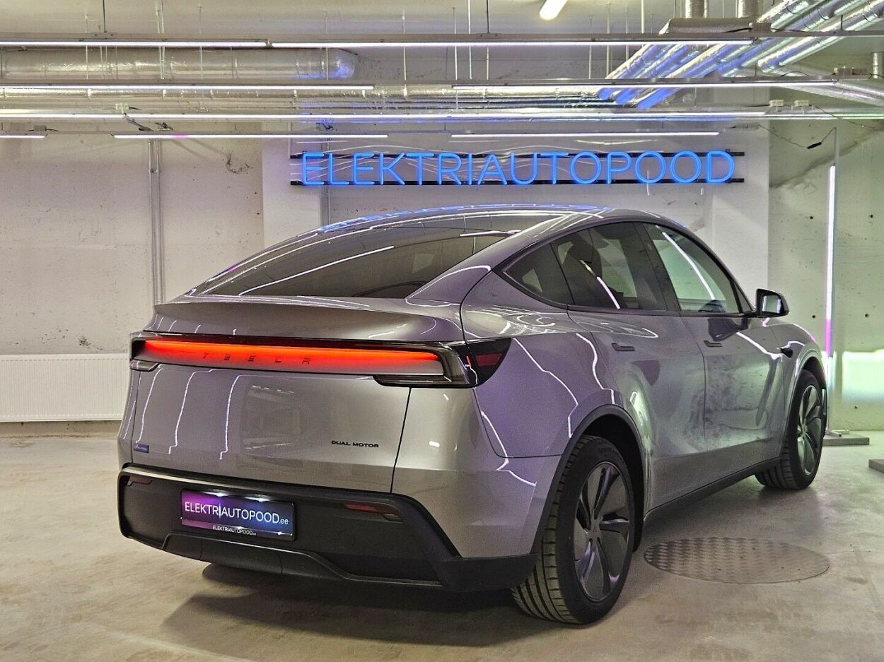 Tesla Model Y 2026, photo 6/43