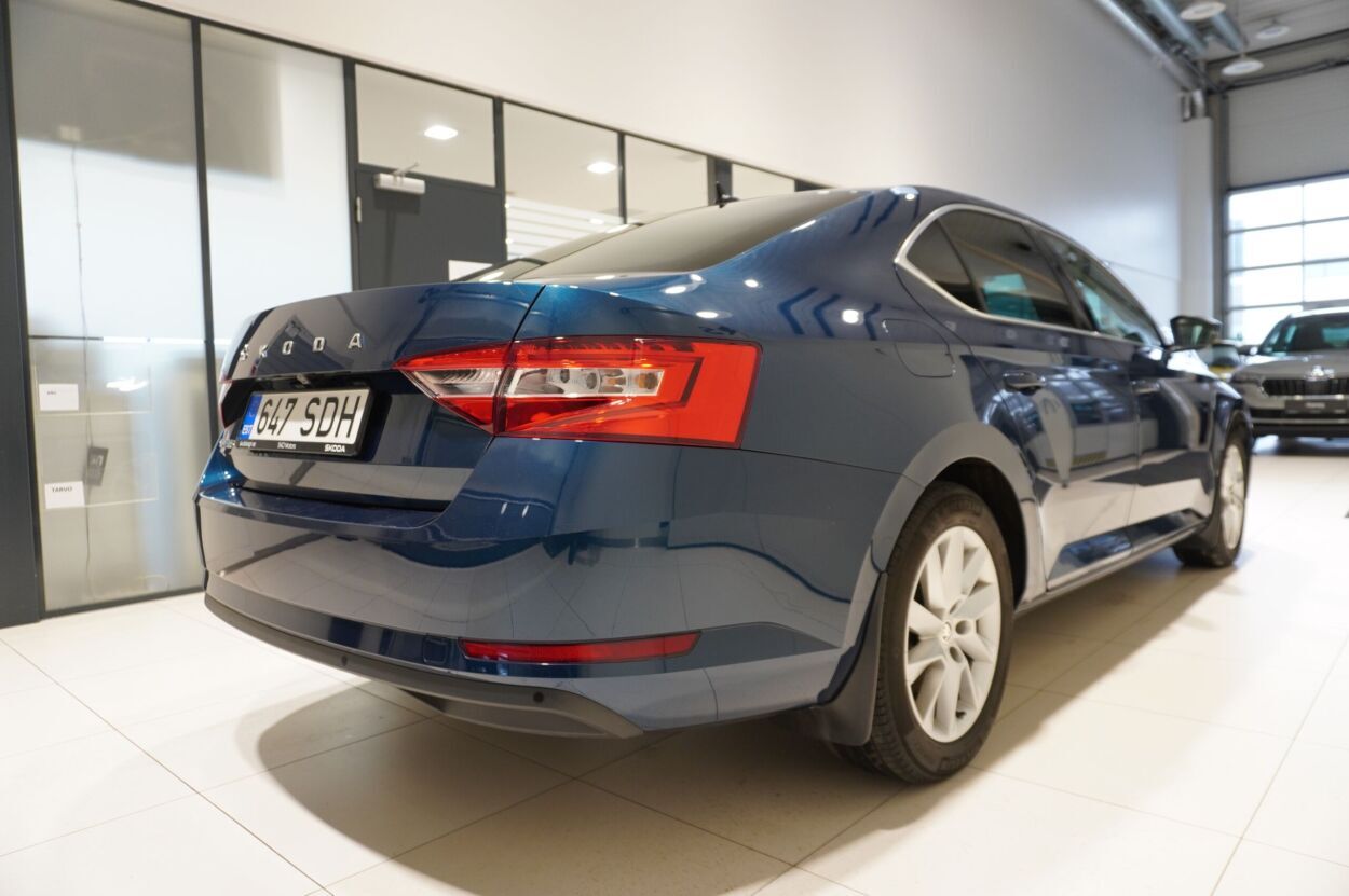 Škoda Superb 2022, photo 3/10