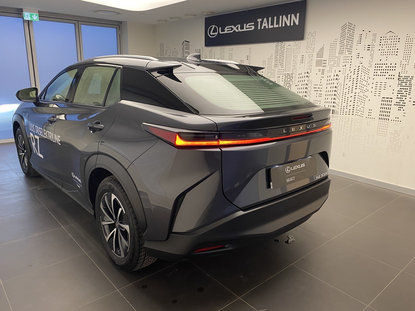 Lexus RZ 300 2025, kuva 2/10