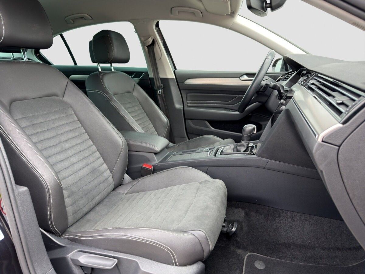 Volkswagen Passat 2021, photo 5/7