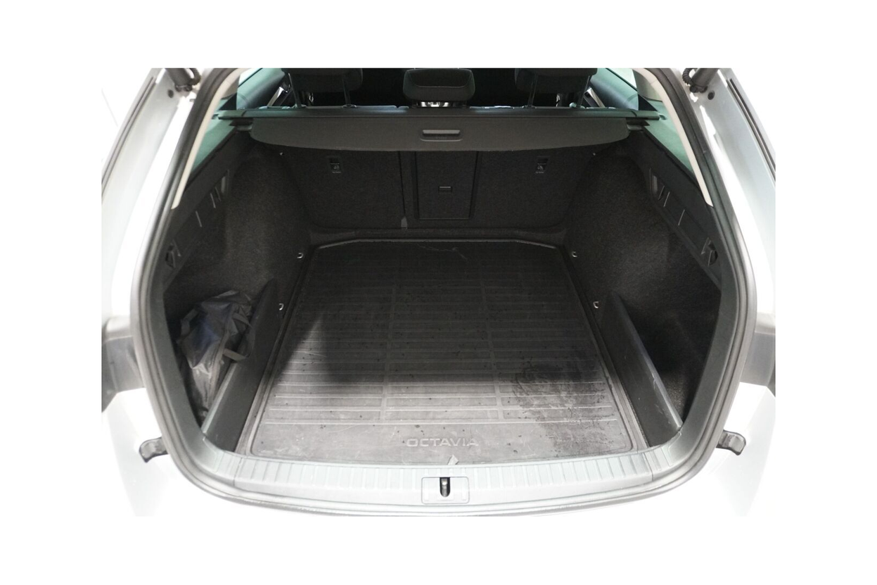 Škoda Octavia 2021, photo 7/24