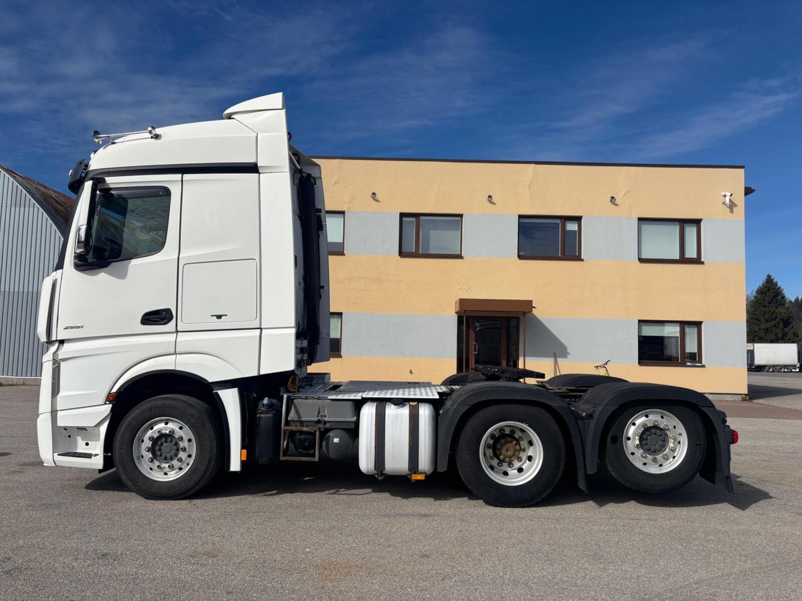Mercedes-Benz Actros 2015, kuva 7/10
