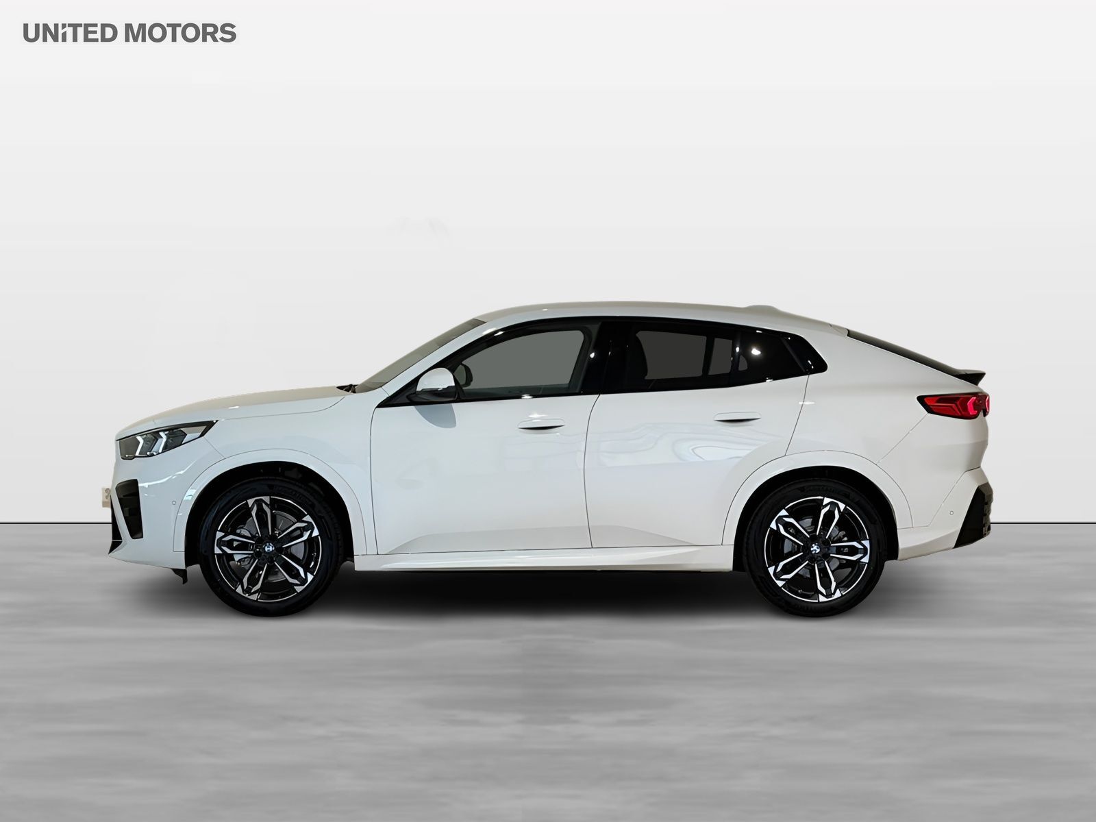 BMW iX2 2025, photo 2/10