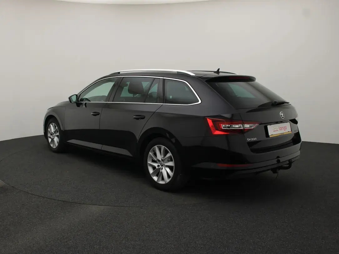 Škoda Superb 2018, photo 7/10