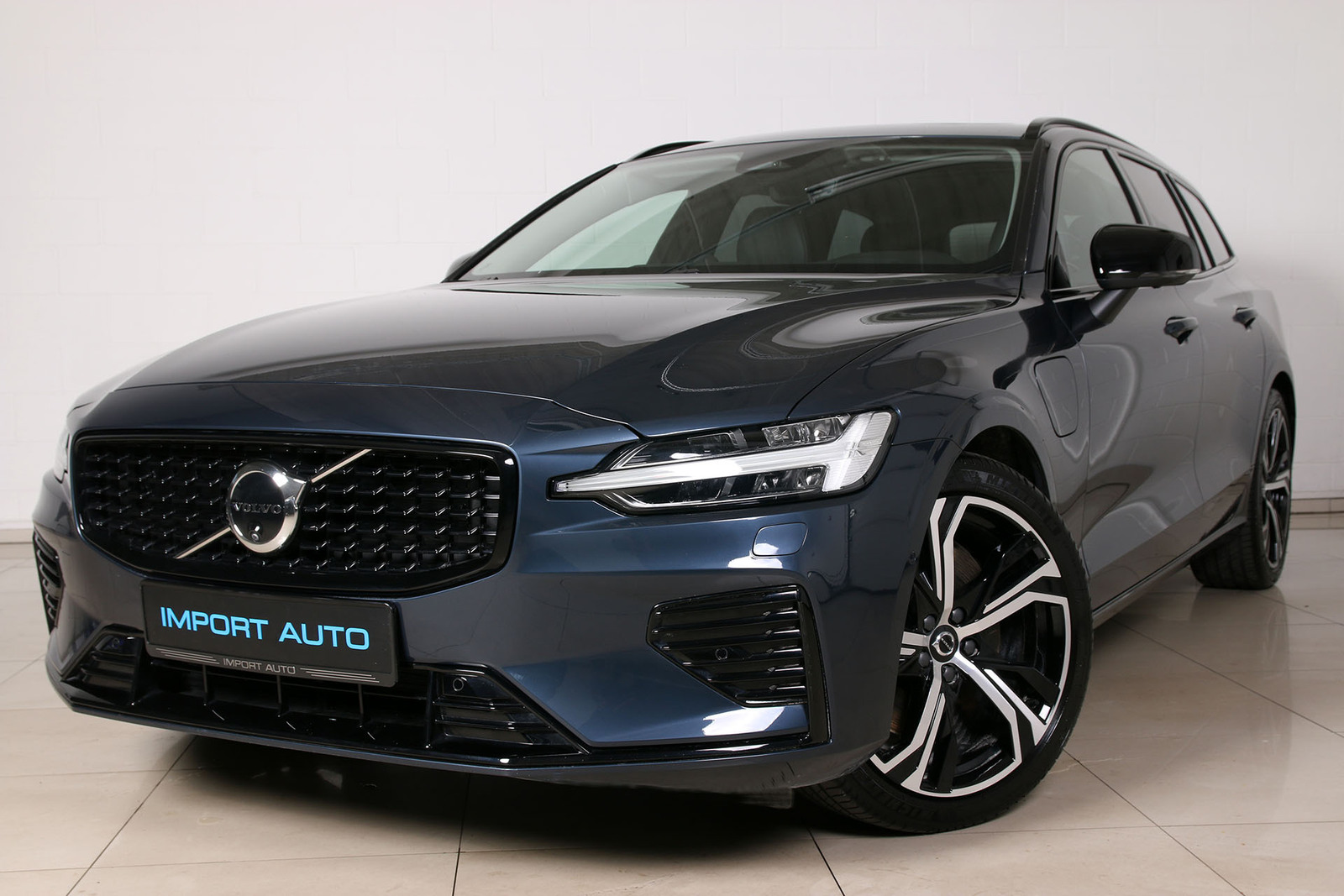 Volvo V60 AWD RECHARGE ULTRA DARK LUXURY FULL 2.0 T8 Long Range Plug-In-Hybrid 335kW