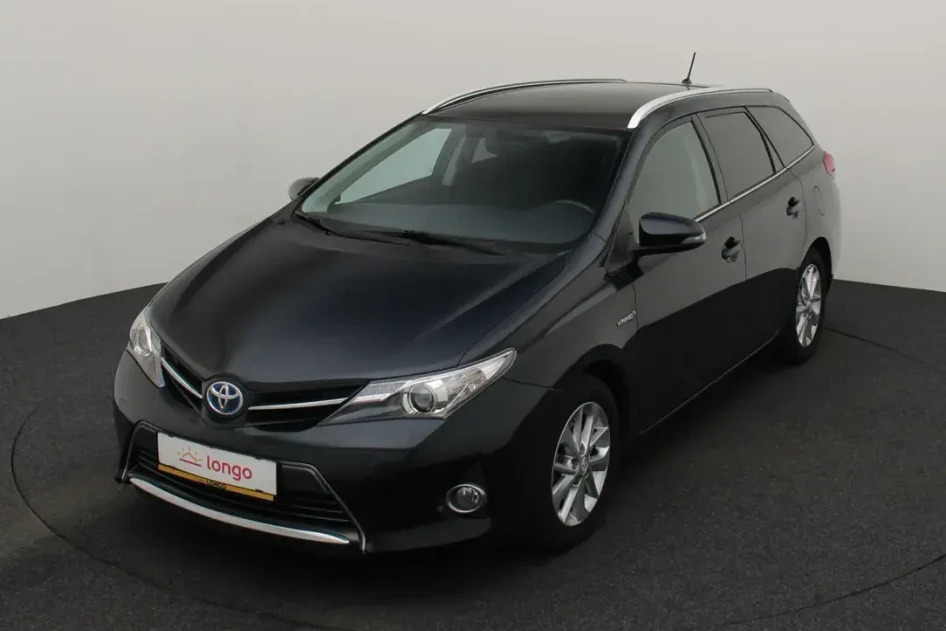 Toyota Auris, 2015, 1.8, 100 kW, гибрид (бензин/электричество), автомат, передний привод