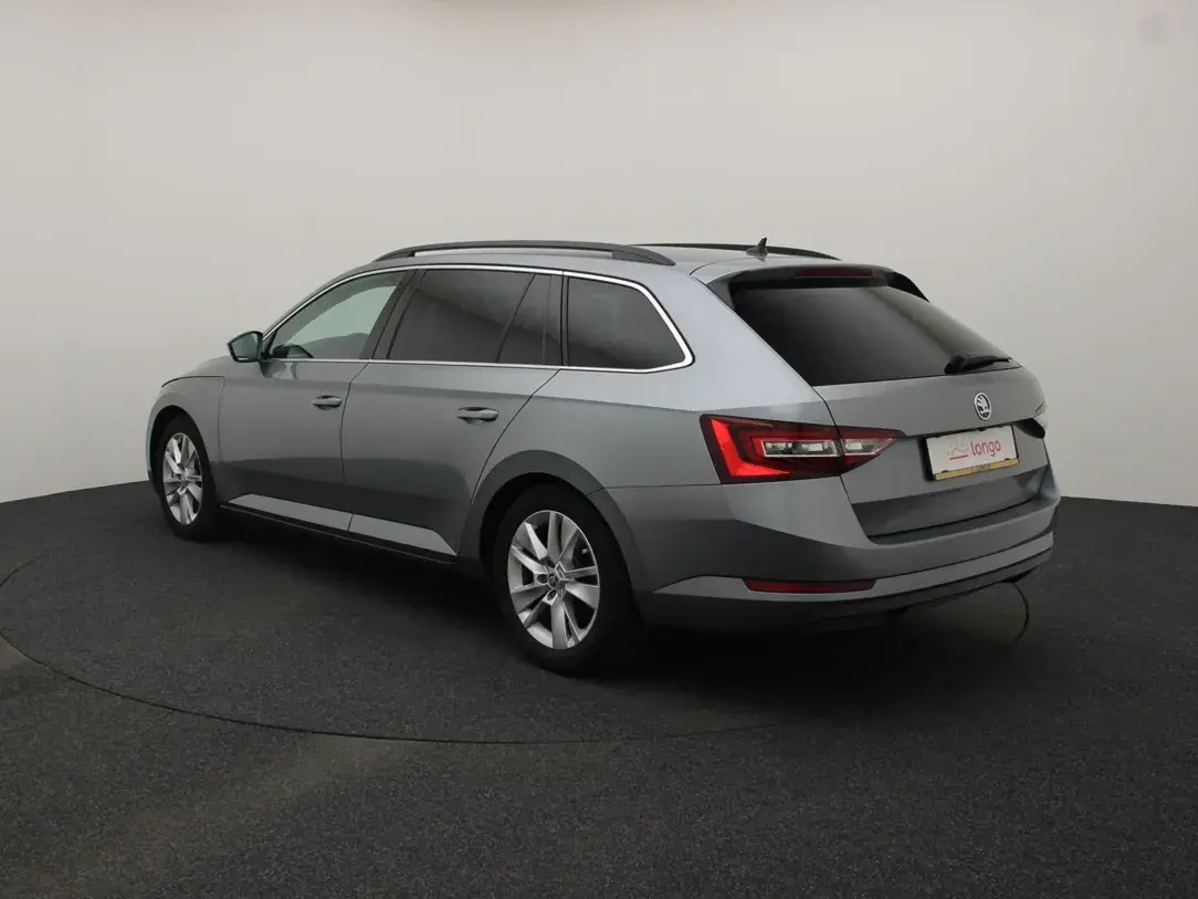 Škoda Superb 2018, photo 7/31