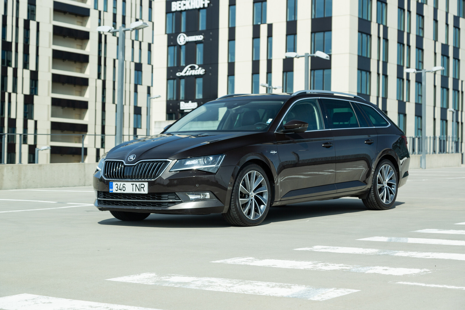 Škoda Superb 2018, photo 4/16