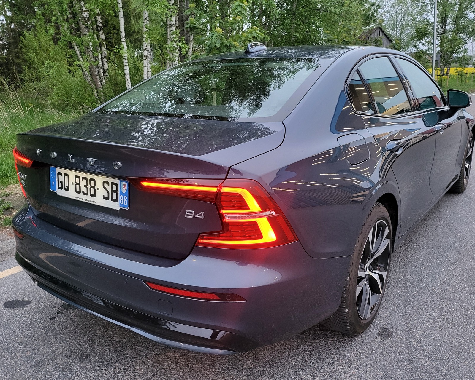 Volvo S60 2023, photo 4/16
