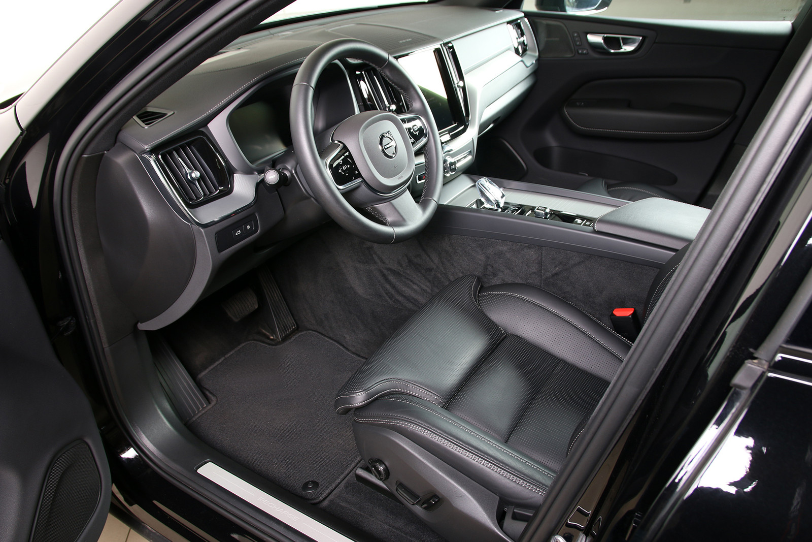 Volvo XC60 2024, photo 7/10