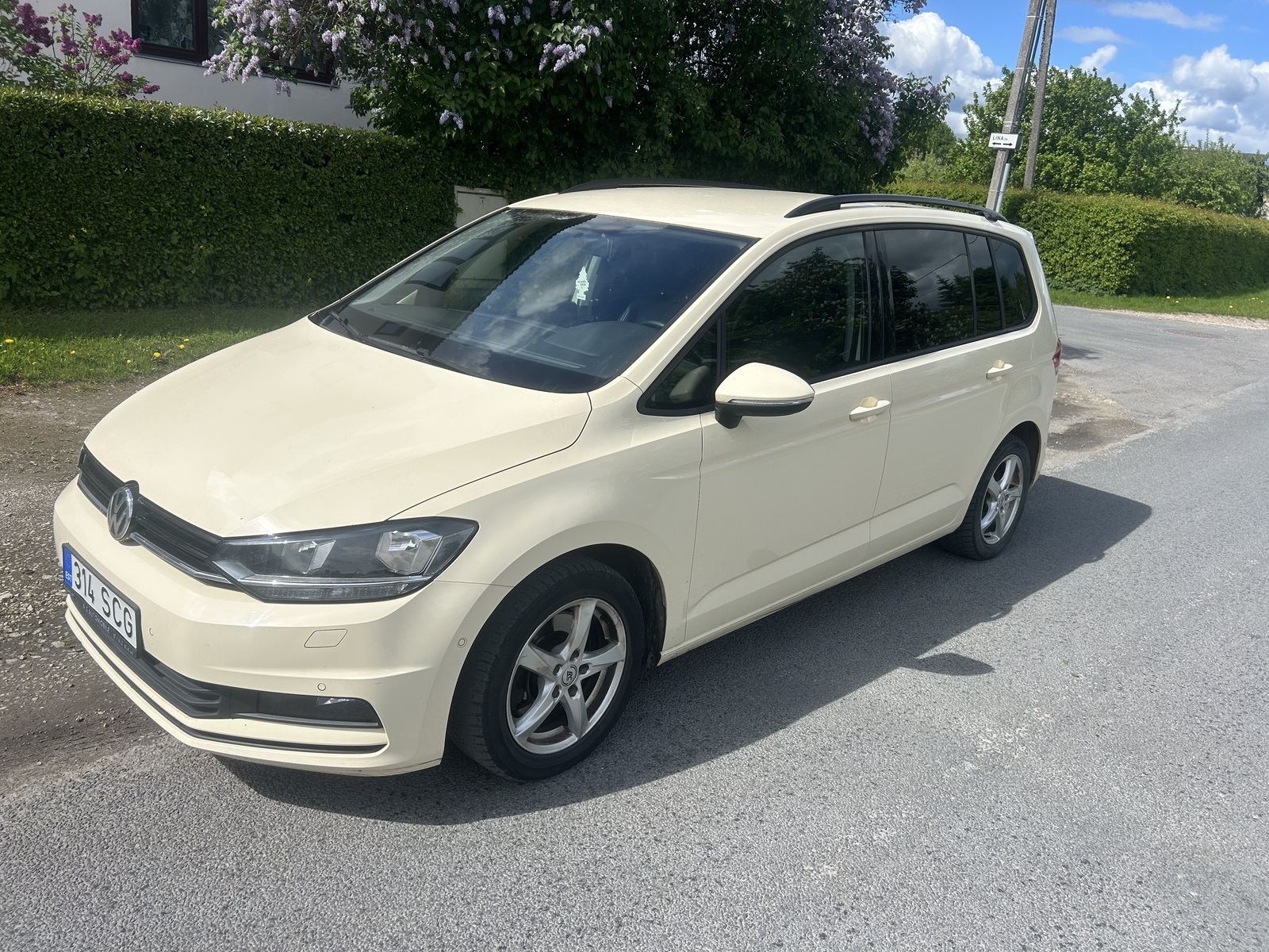 Volkswagen Touran 2017, photo 2/11