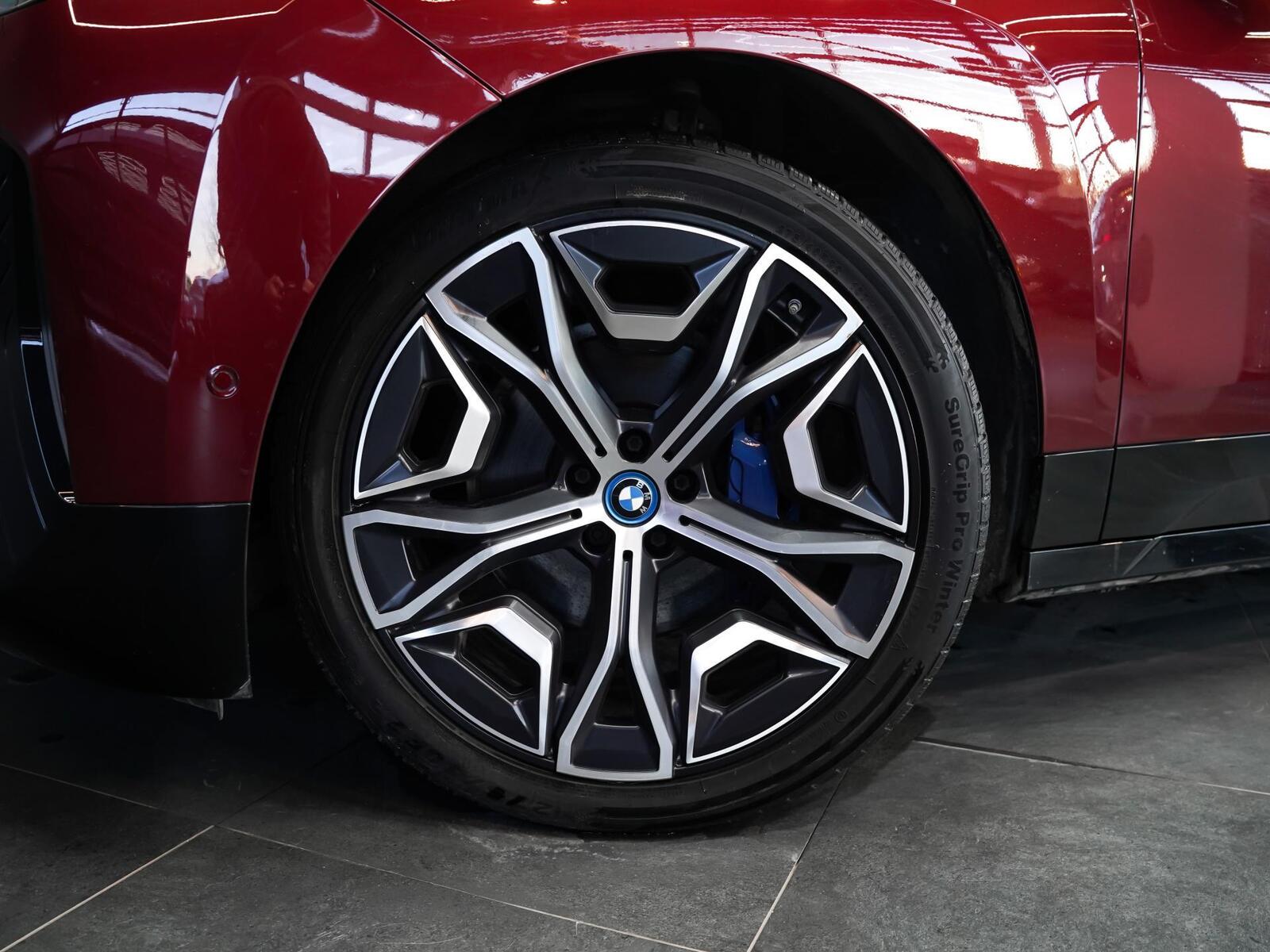 BMW iX 2022, photo 4/14