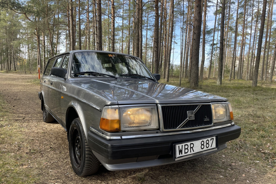 Volvo 240, 1993, 2.4, 85 kW, petrol, manual, rear-wheel drive