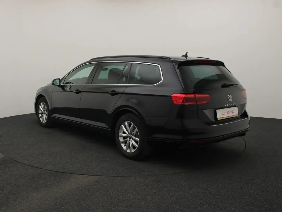 Volkswagen Passat 2021, photo 7/35