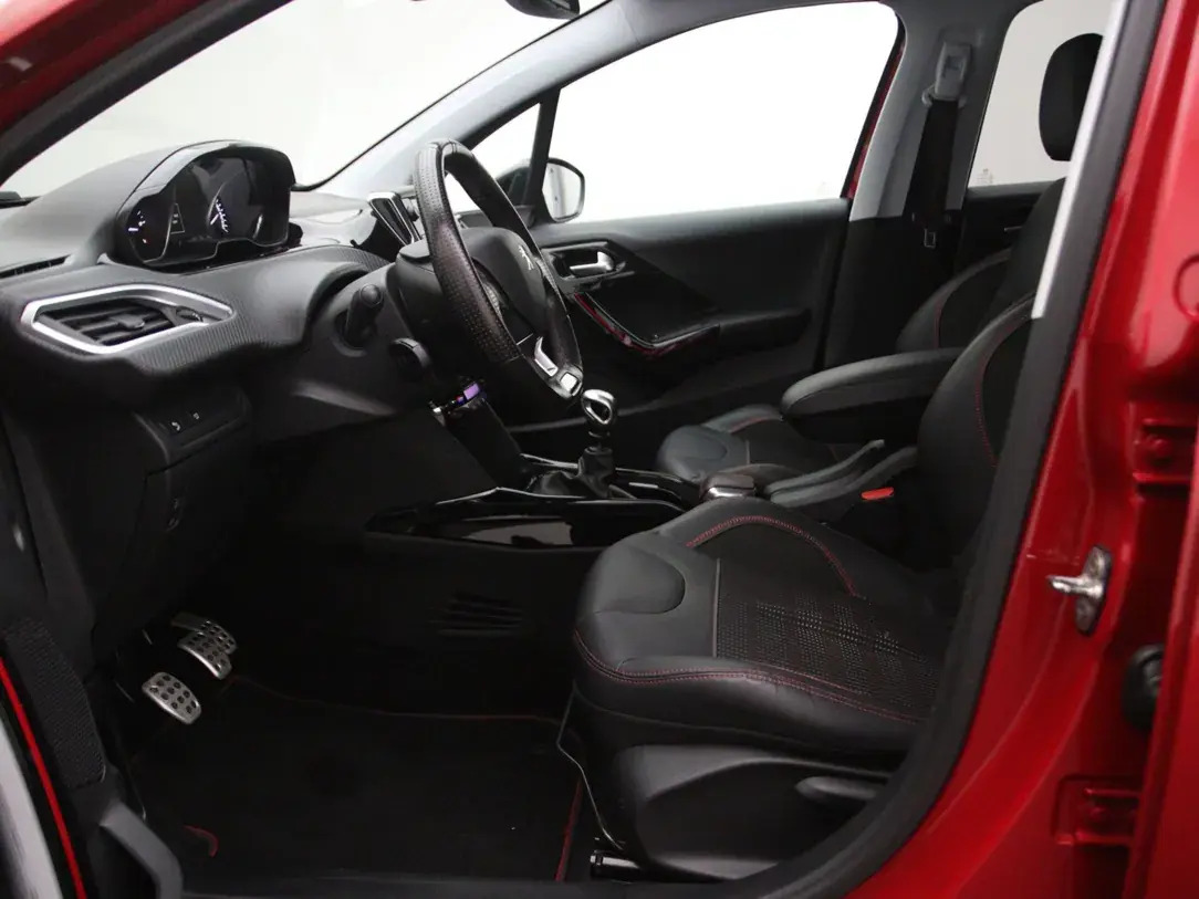 Peugeot 2008 GT-line 1.2 96kW 2017, photo 4/31