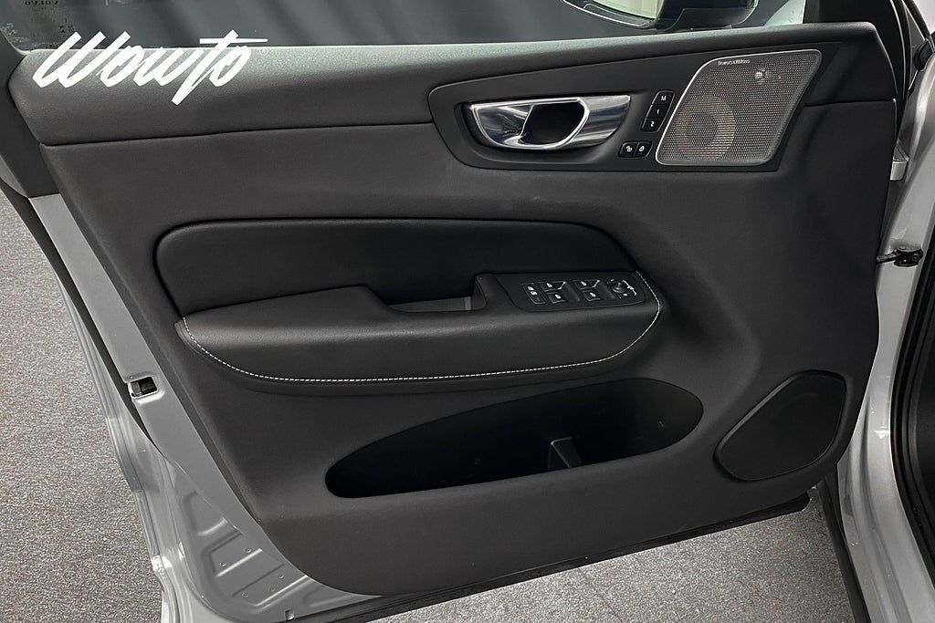 Volvo XC60 2020, photo 7/24