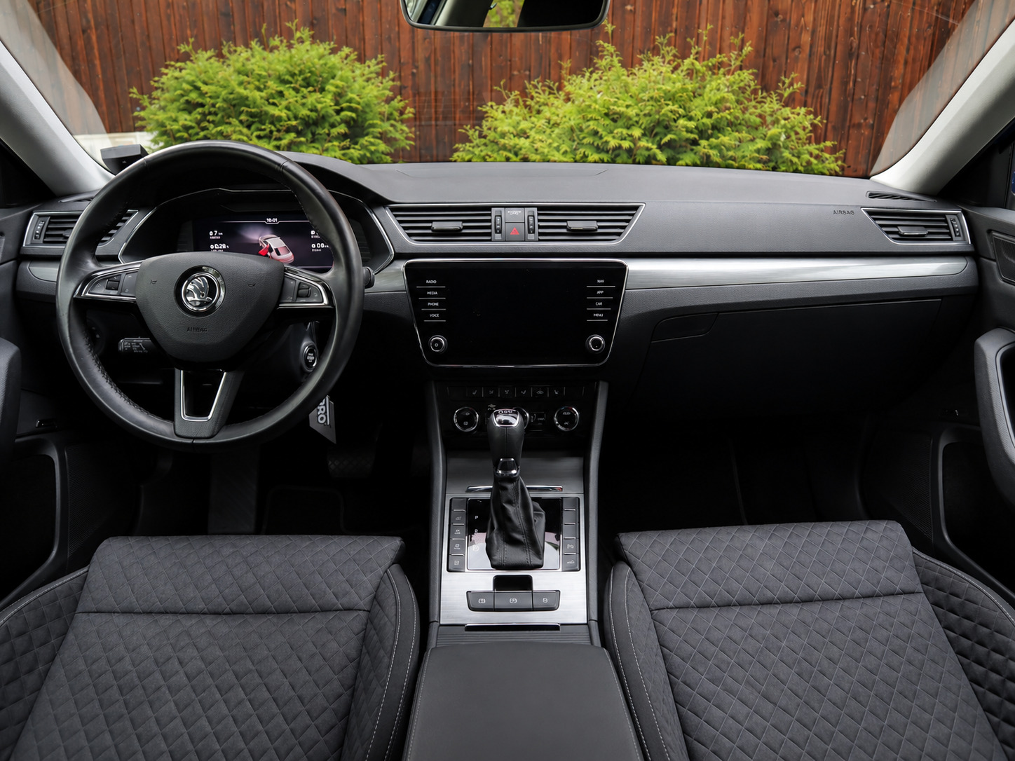 Škoda Superb 2020, photo 7/13