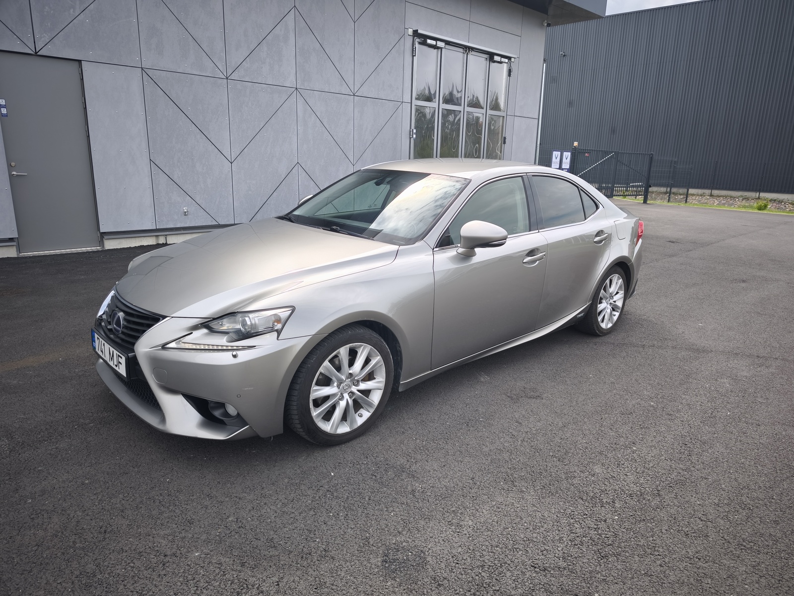 Lexus IS 300h 2.5 133kW