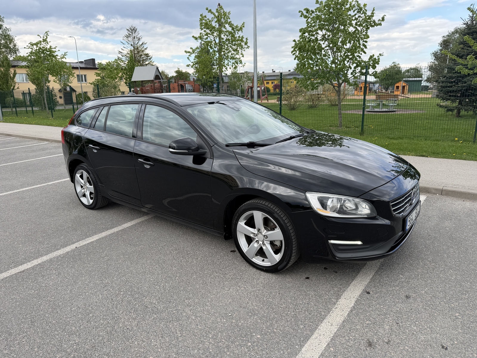 Volvo V60 2014, kuva 2/14