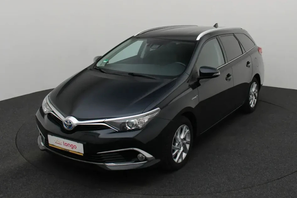 Toyota Auris, 2015, 1.8, 100 kW, гибрид (бензин/электричество), автомат, передний привод