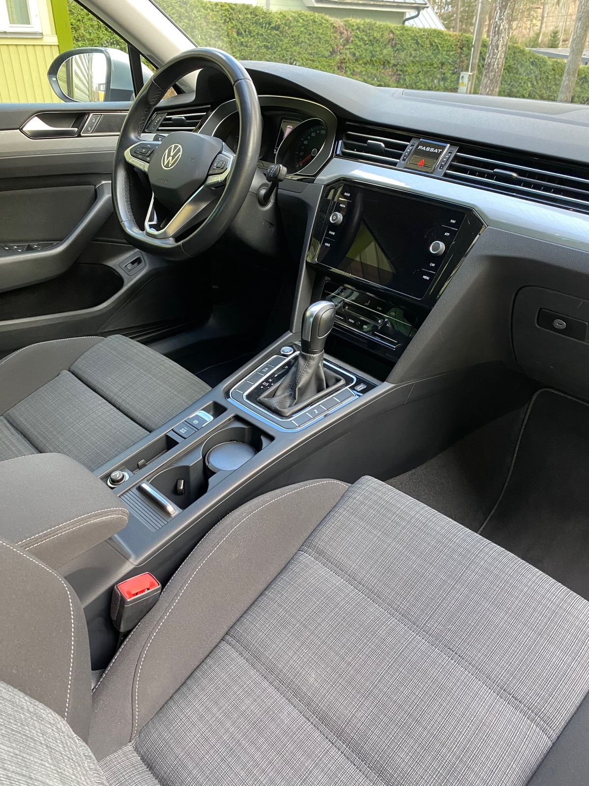 Volkswagen Passat 2021, photo 6/21