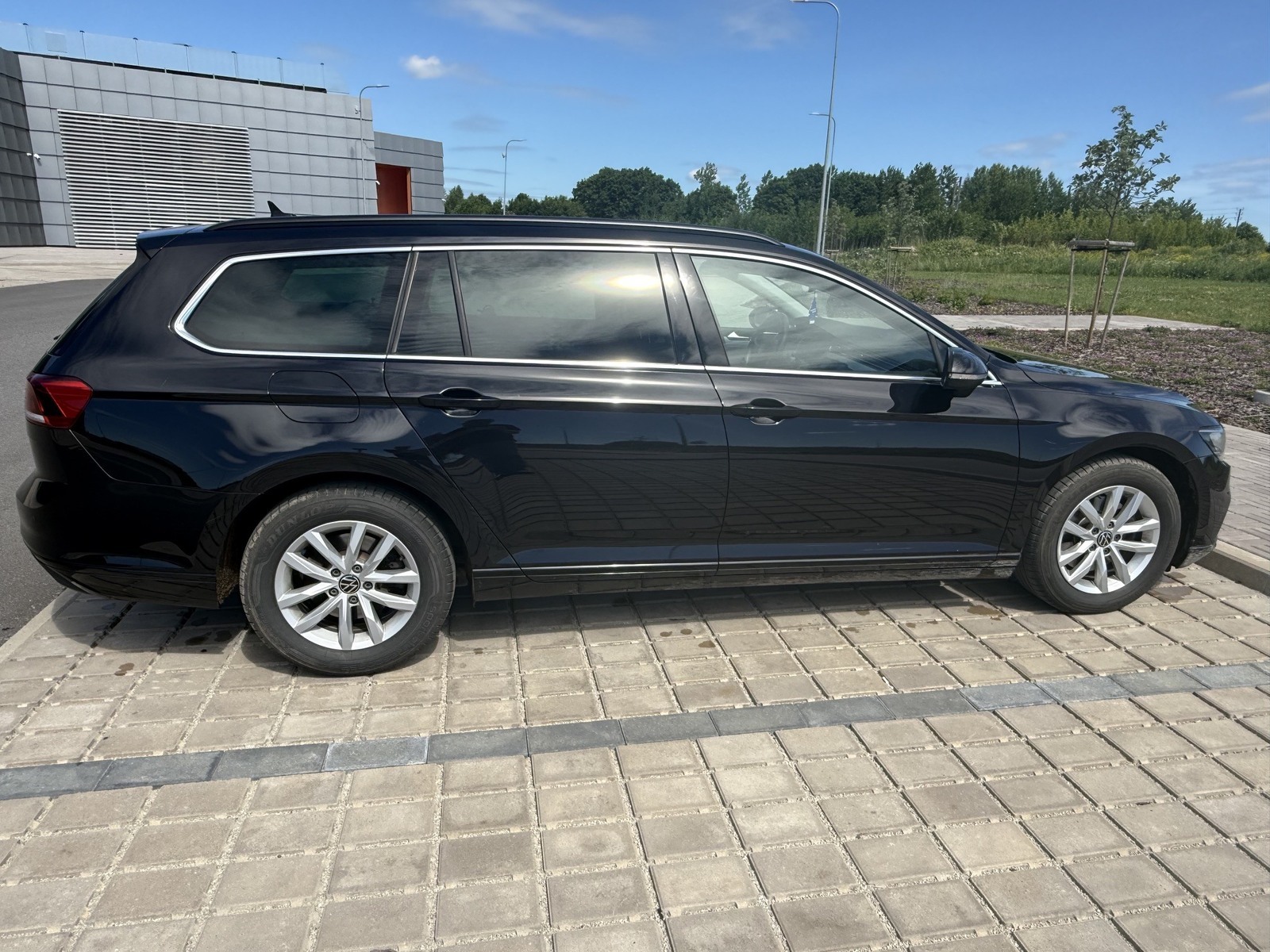 Volkswagen Passat 2022, photo 3/10