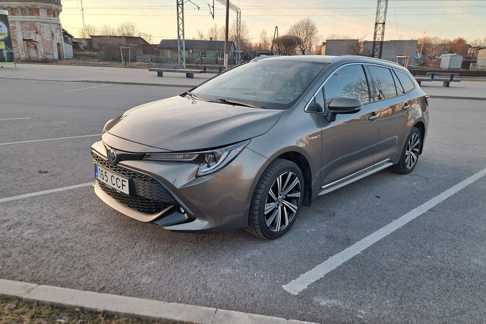 Toyota Corolla, 2021, 1.8, 72 kW, гибрид (бензин/электричество), автомат, передний привод