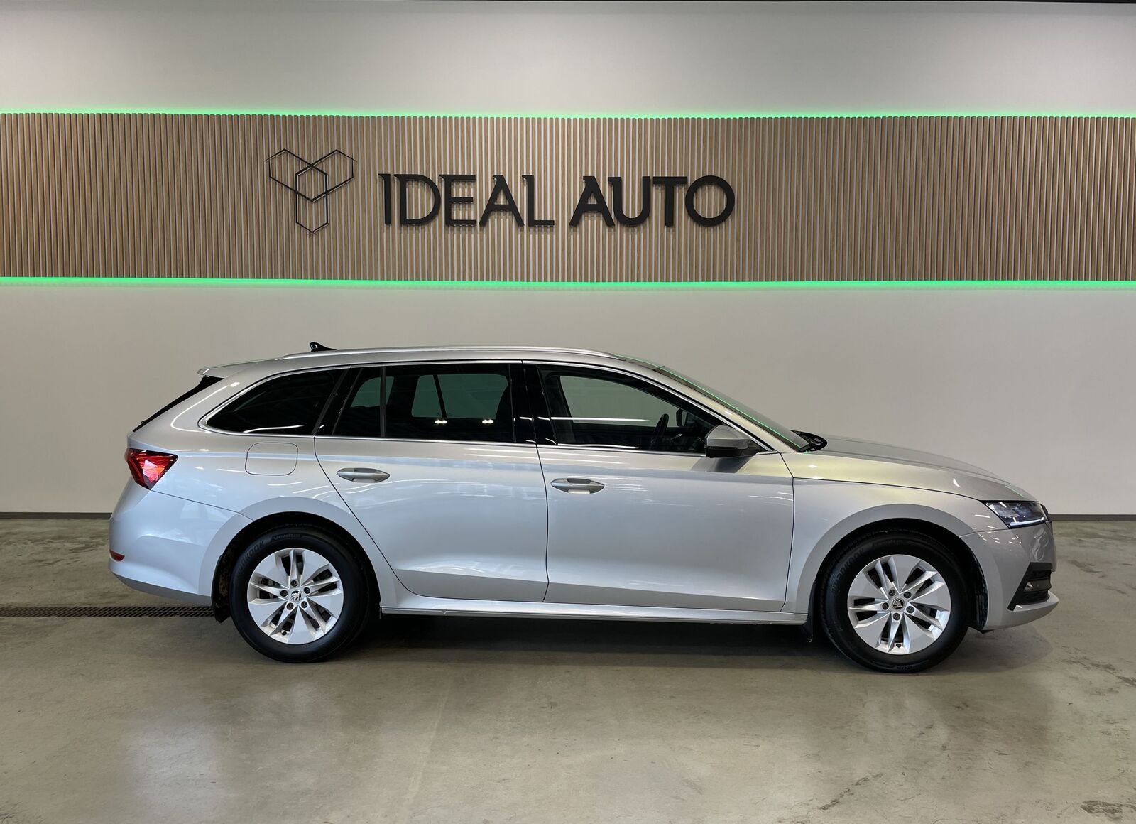 Škoda Octavia 2024, photo 3/10